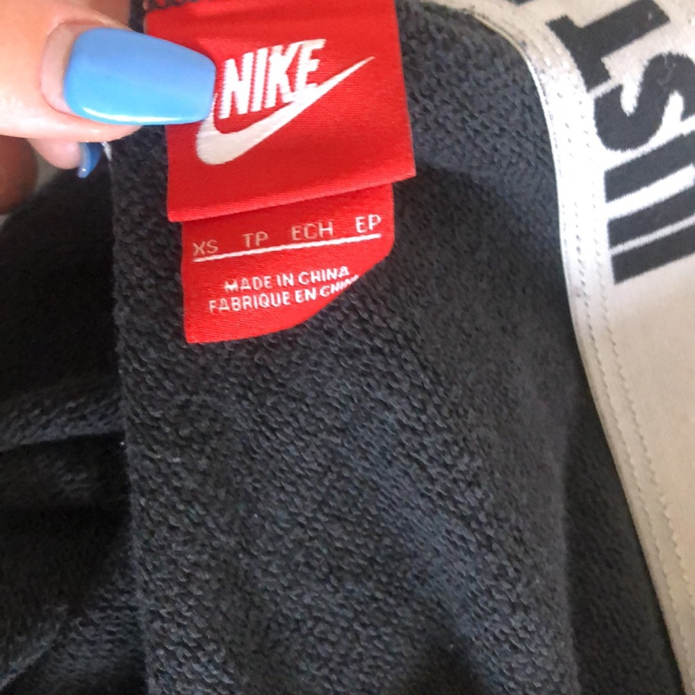 Nike sweatpants - Picture 2 of 4